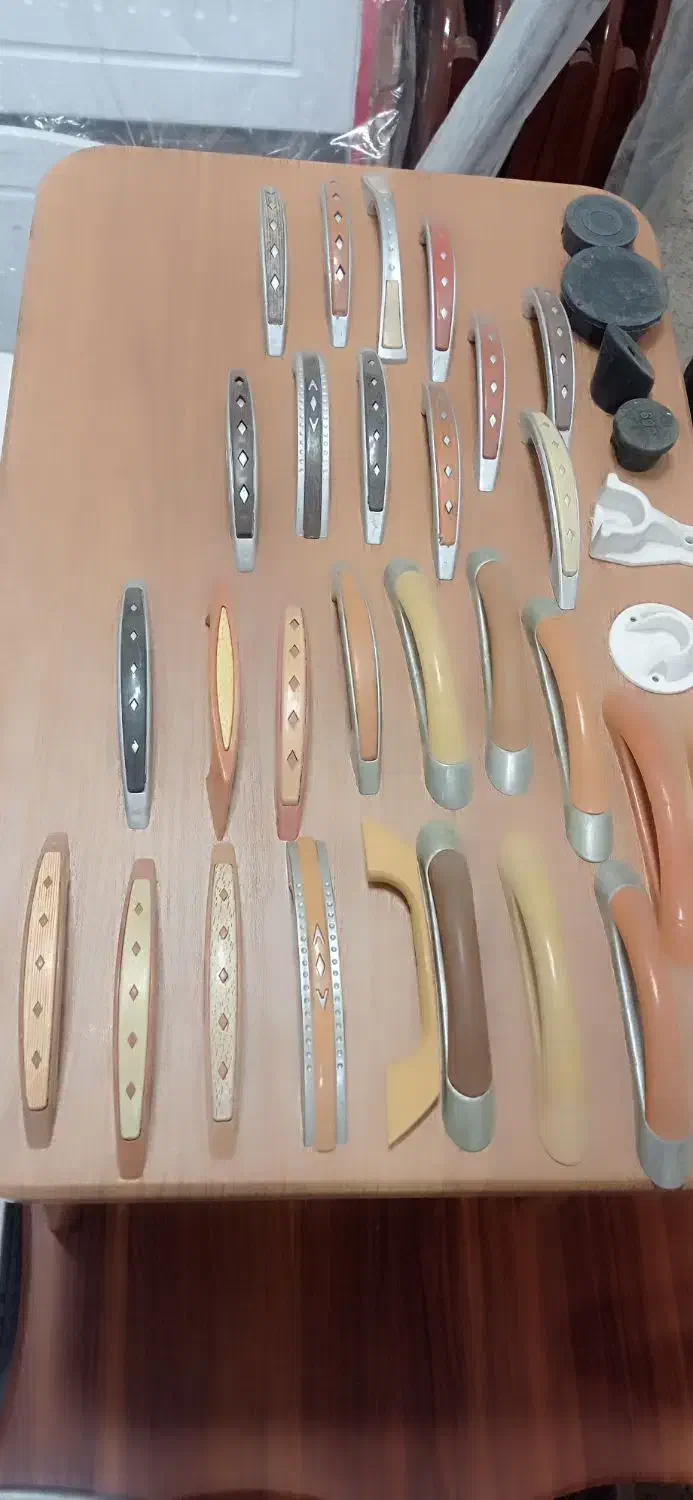 تعداد محدودی دستگیره وپایه مبل و...|مصالح و تجهیزات ساختمان|جلفا, |دیوار