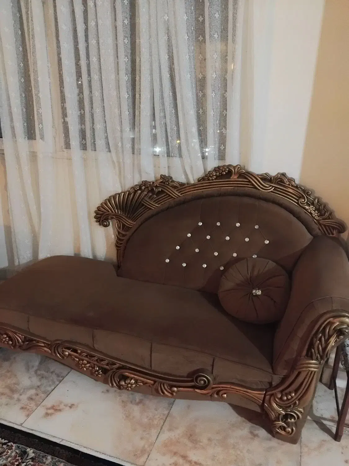 نیم ست مبل راحتی تاجدار در حد نو و با دوام|مبلمان خانگی و میز عسلی|کرمانشاه, |دیوار