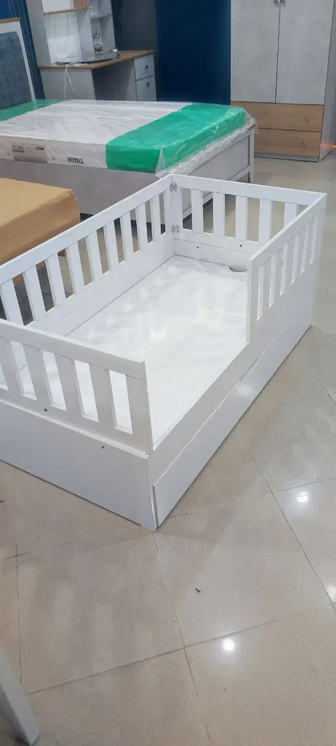 تخت خواب، تخت نوزاد، میزتحریر، میز آرایش،|تخت و سرویس خواب|آستارا, |دیوار