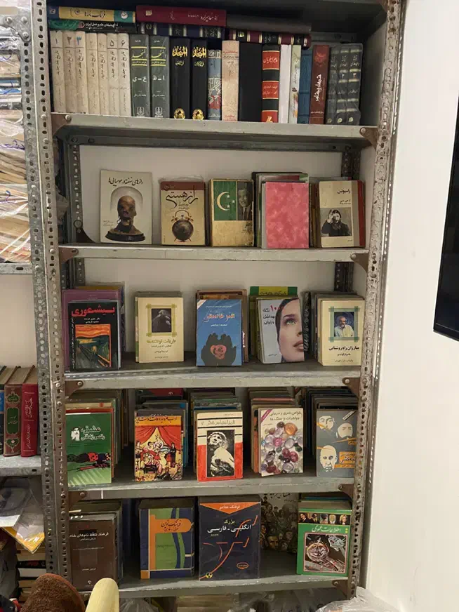 فروش کتاب های قدیمی|کتاب و مجله ادبی|اهواز, مهرشهر|دیوار