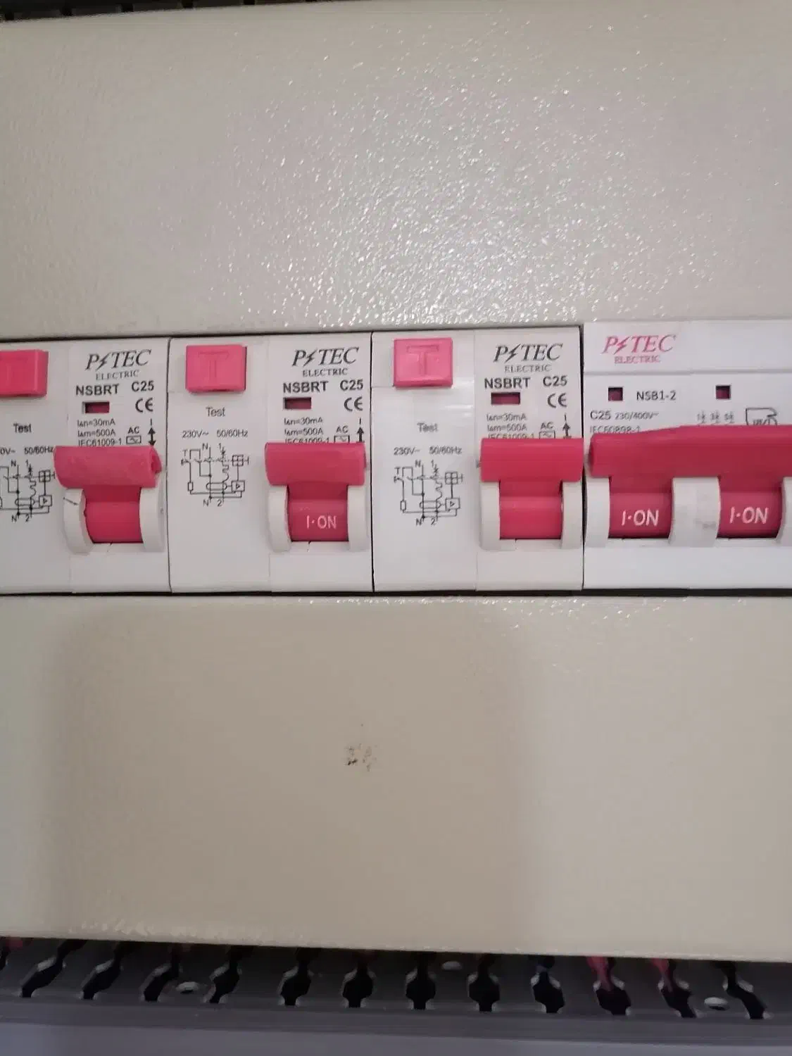 برق کاری.رفع اتصال.نصب آیفون.نور پردازی نصب لوستر|خدمات پیشه و مهارت|تبریز, |دیوار