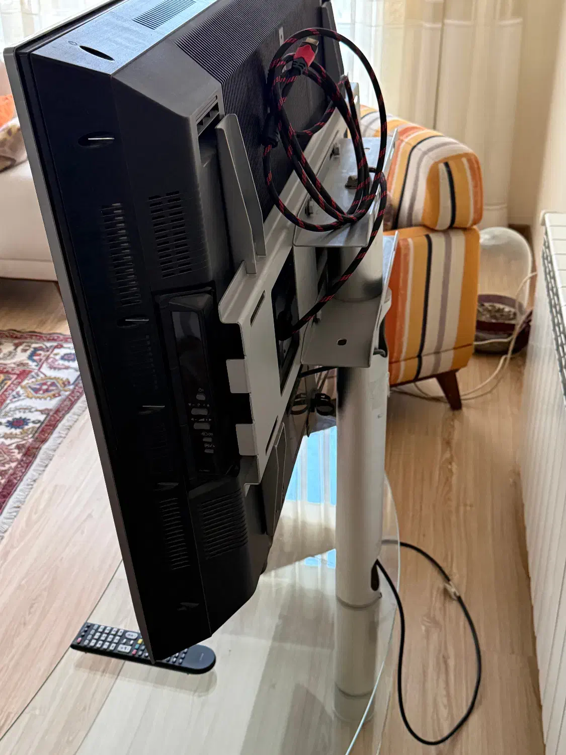 تلویزیون و میز تلویزیون|تلویزیون و پروژکتور|تهران, شهرک هما|دیوار