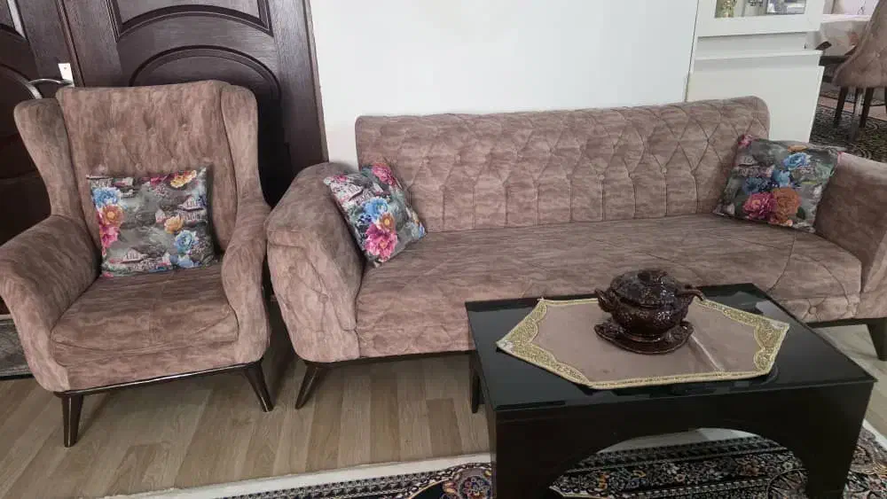 مبل راحتی چستر|مبلمان خانگی و میز عسلی|شوط, |دیوار