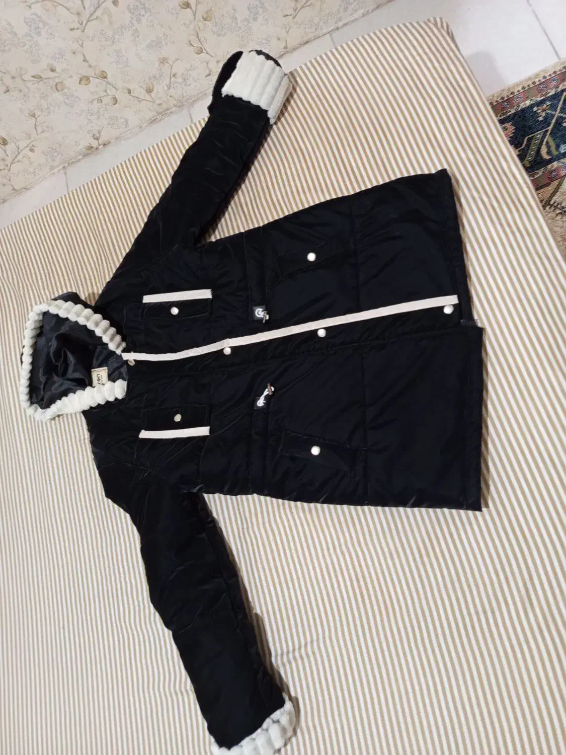 مانتو|لباس|مشهد, طبرسی شمالی|دیوار