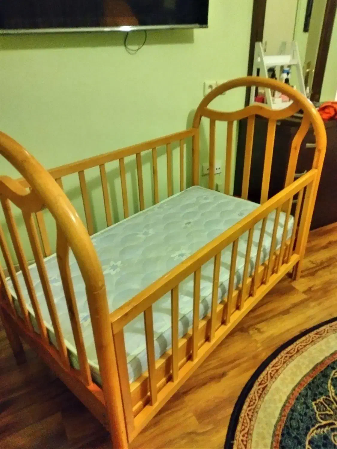 تخت کودک تمام چوب با تشک خوشخواب|تخت و صندلی بچه|آبادان, |دیوار