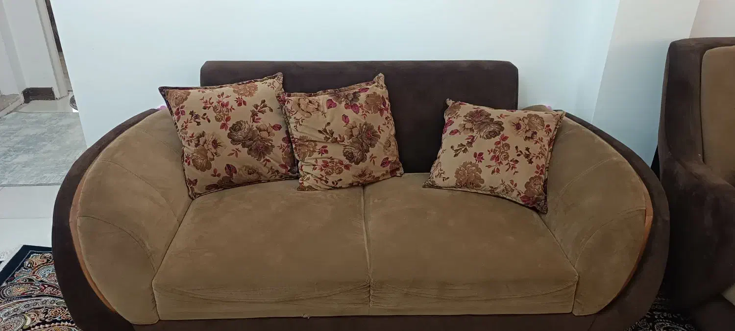 مبل۷نفره|مبلمان خانگی و میز عسلی|دماوند, مسکن مهر گیلاوند|دیوار