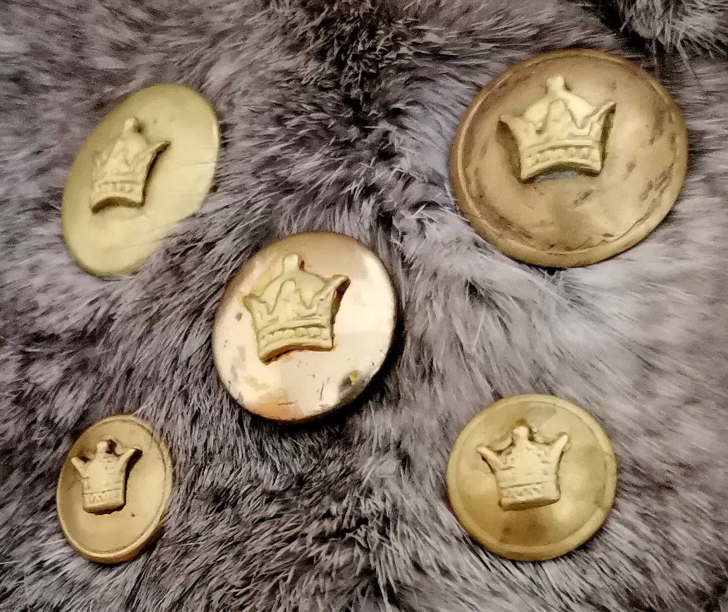 (دگمه های تاج دار)|کلکسیون و سرگرمی|پردیس, فاز ۱۱|دیوار