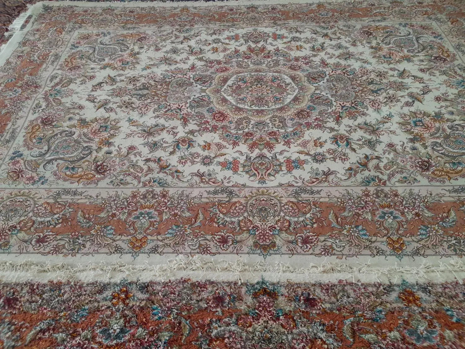 فرش طرح گلدان|فرش|آذرشهر, |دیوار