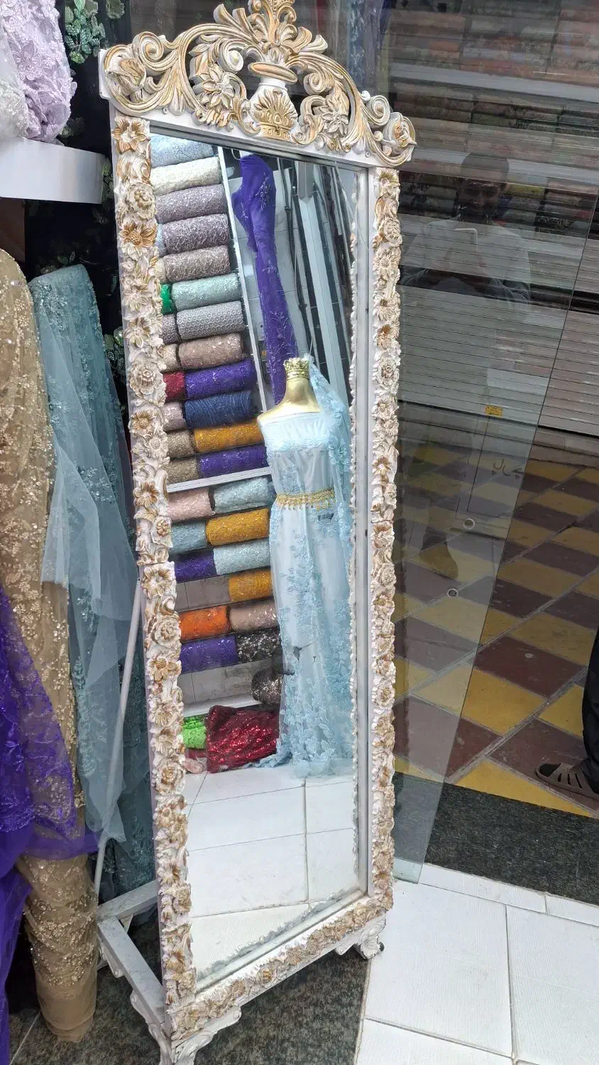 آینه ایستاده|آینه|سقز, |دیوار