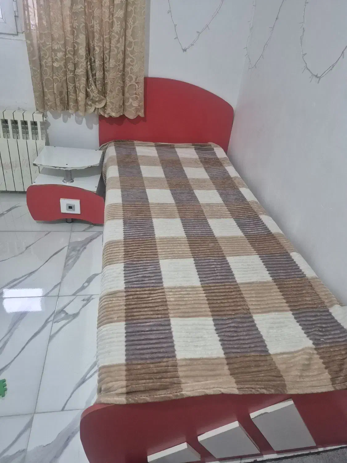 تخت کودک|تخت و صندلی بچه|خرم‌آباد, |دیوار