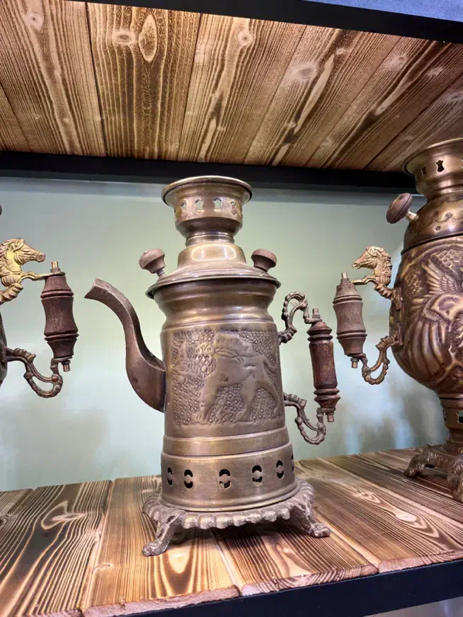 سماور تمام نقش بسیار زیبا(انتیک مدانلو)|کلکسیون اشیاء عتیقه|ساری, |دیوار