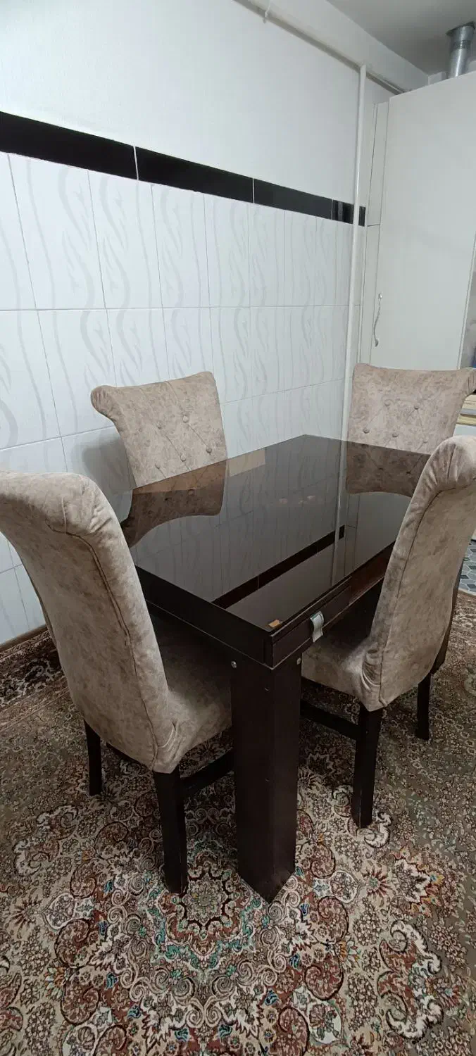 میز ناهار خوری در حد نو بعلت کمبودی جا میفروشم|میز و صندلی غذاخوری|بوکان, |دیوار