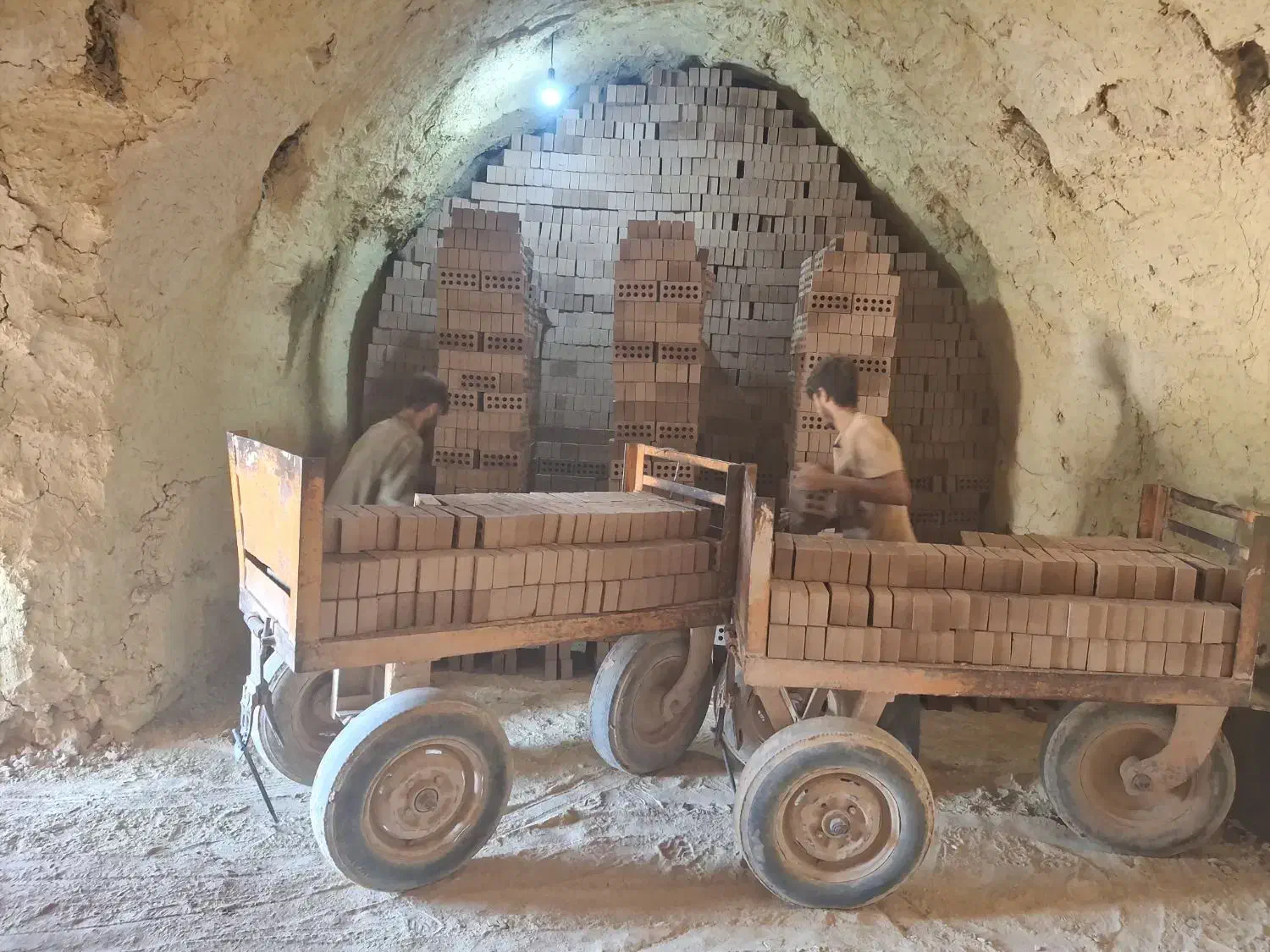 آجر درجه یک دارای نشان استاندارد بدون واسطه|مصالح و تجهیزات ساختمان|دزفول, |دیوار