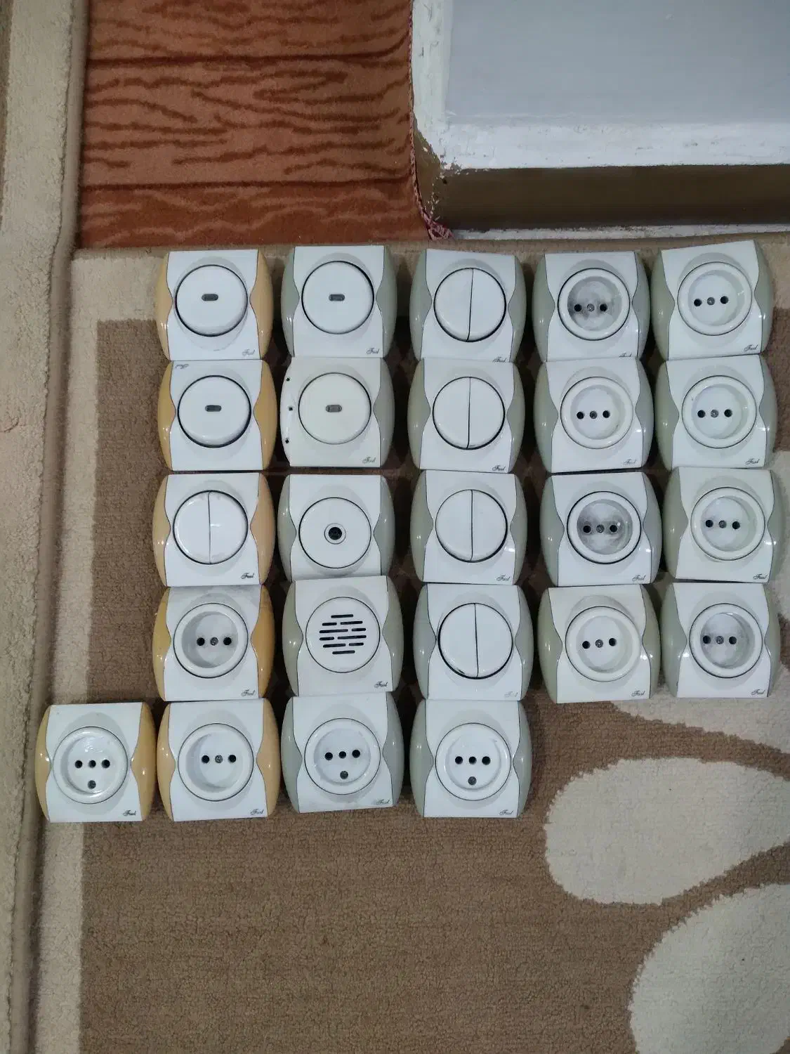 کلید و پریز|سایر لوازم برقی|نسیم‌شهر, |دیوار