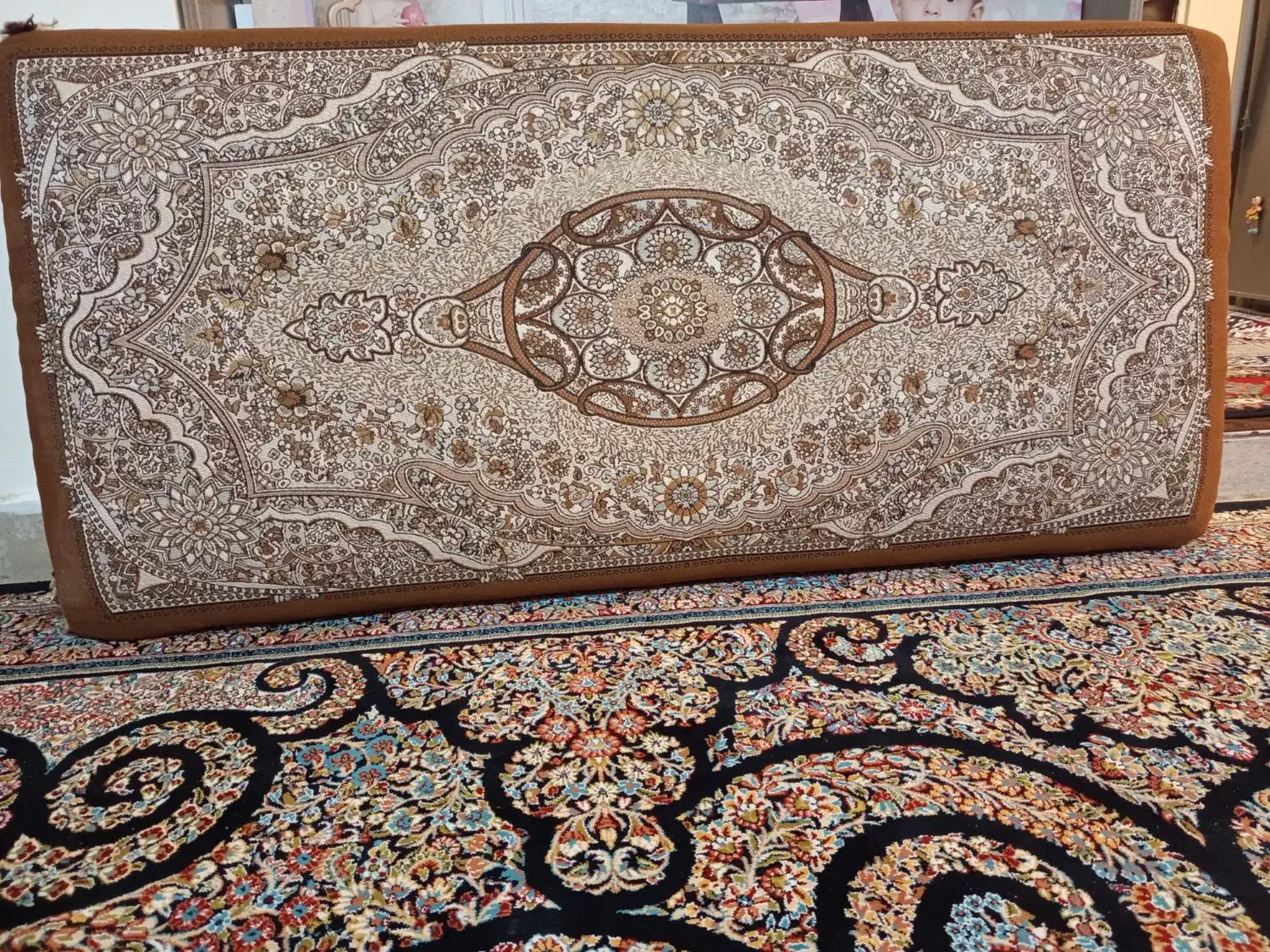 یک جفت پشتی طرح دار|پشتی|هشتگرد, شهرک ریحانه|دیوار