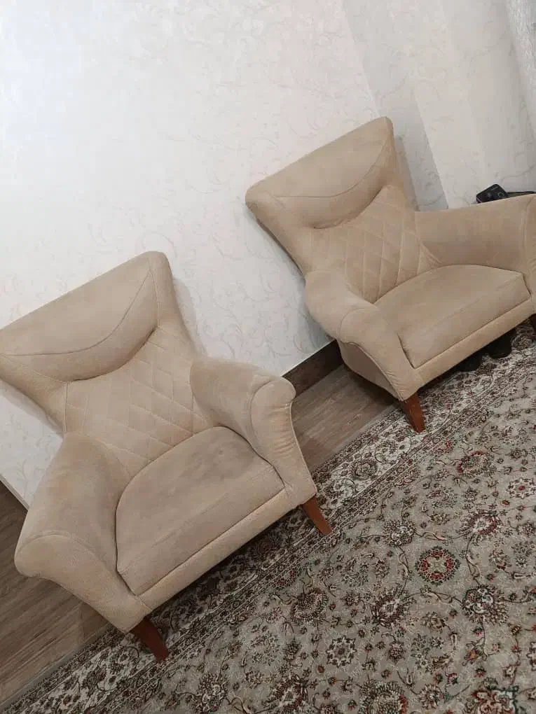 دو عدد مبل تک نفره|مبلمان خانگی و میز عسلی|قم, باجک سه|دیوار