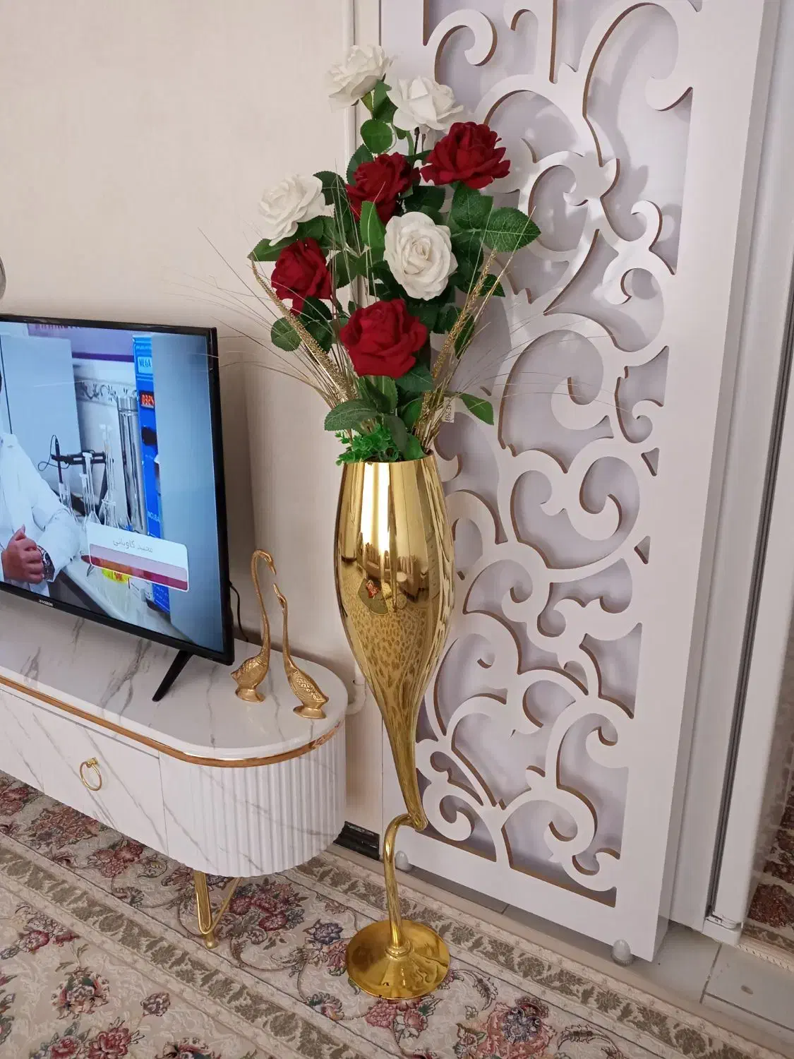 گلدان طلایی|گل مصنوعی|بیرجند, |دیوار