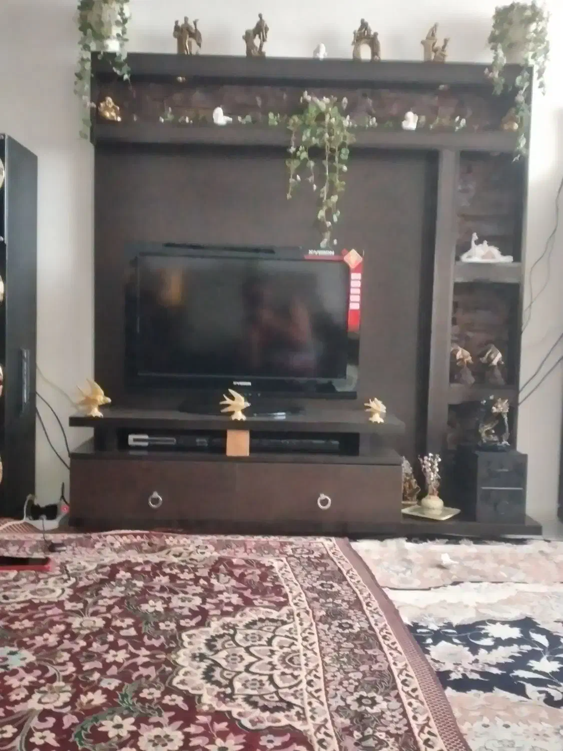 یک عدد میز ویک عدد ال سی دی اکس ویژن|تلویزیون و پروژکتور|پرند, فاز ۶|دیوار