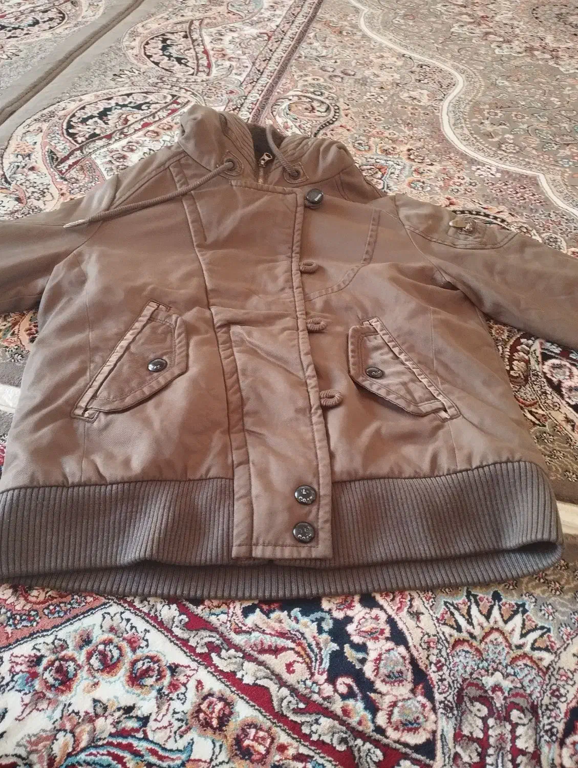 کاپشن|لباس|جوانرود, |دیوار