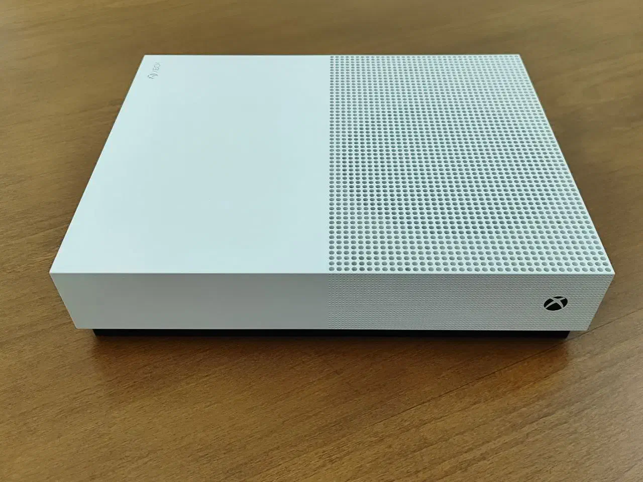 ایکس باکس وان s یک ترابایت|کنسول، بازی ویدئویی و آنلاین|آستارا, |دیوار