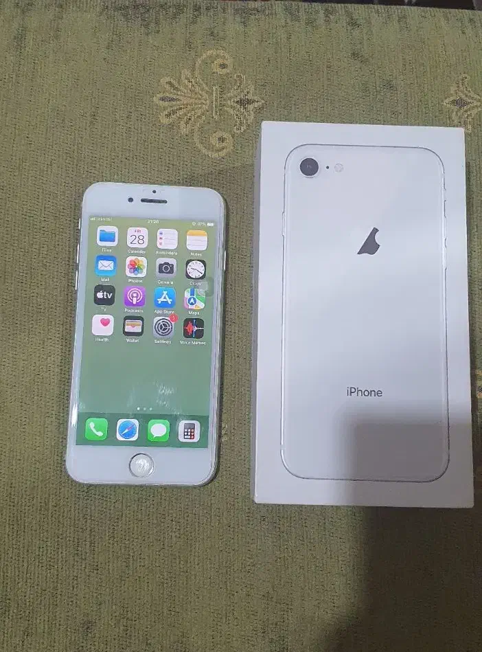 آیفون 8 سفید ۲۵۶|موبایل|شیراز, تاچارا|دیوار