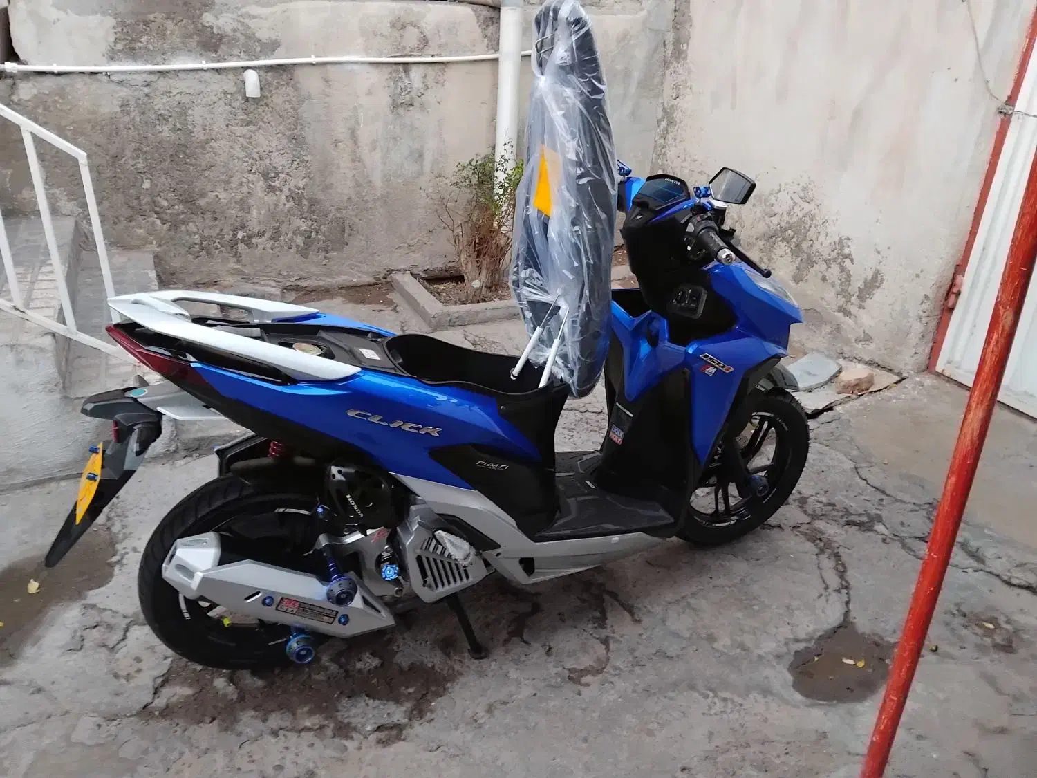 click hani،ابی zx در حد Acssories*|موتورسیکلت|رشت, باهنر|دیوار