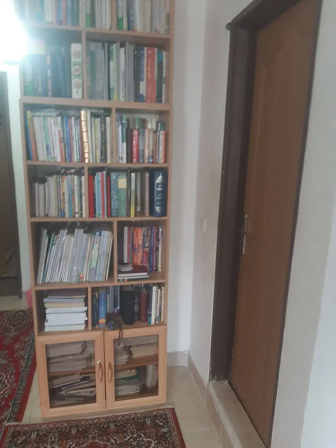 کتابخانه|کتابخانه، شلف، قفسه‌های دیواری|رشت, کوی مهر|دیوار