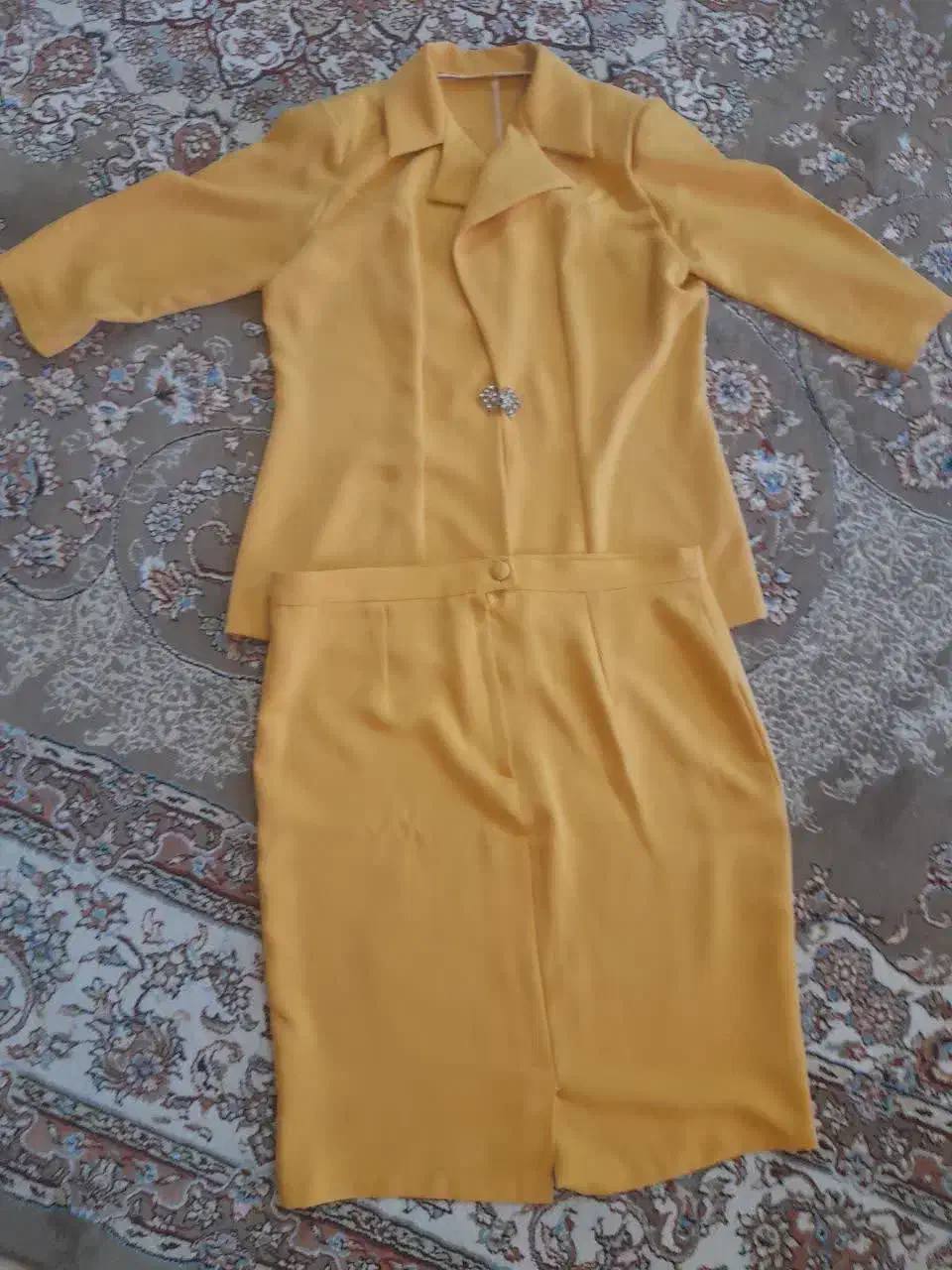 کت و دامن|لباس|طرقبه, |دیوار