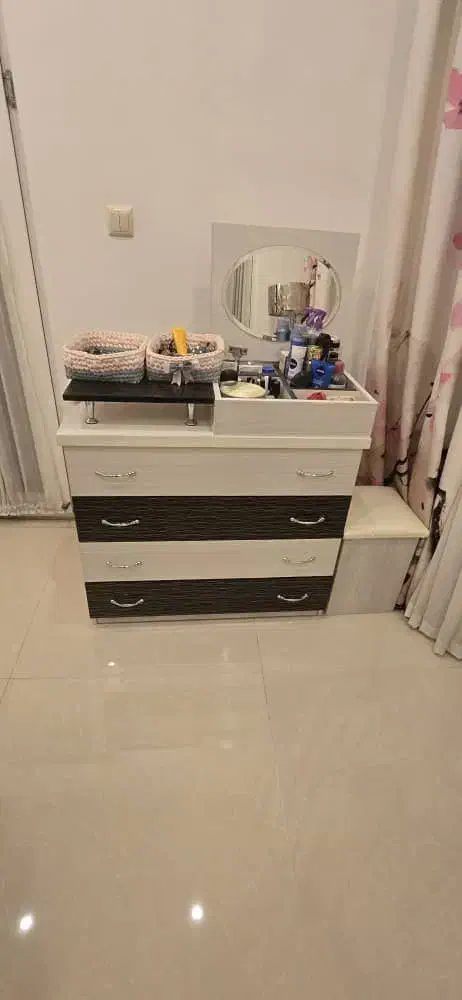 فروش تخت و میز توالت|تخت و سرویس خواب|قم, میرزائیه|دیوار