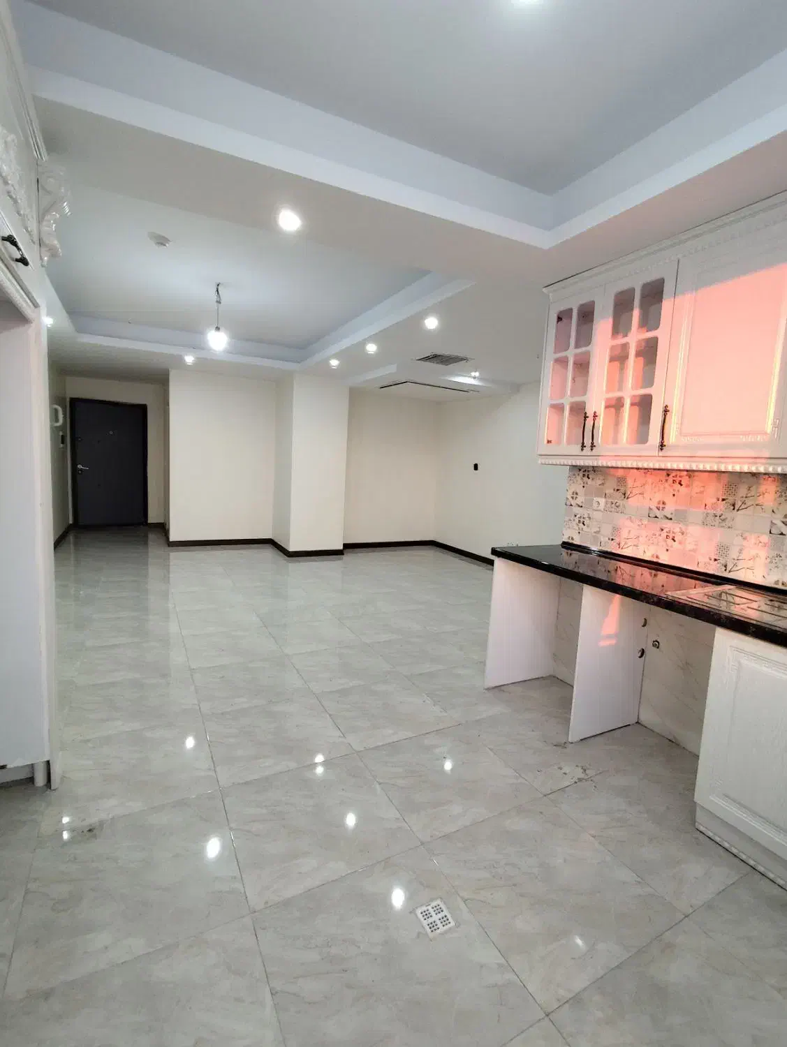 ۸۵متر ۲ خوابه/وردآورد/پنجره‌های قدی/بدون مشرف