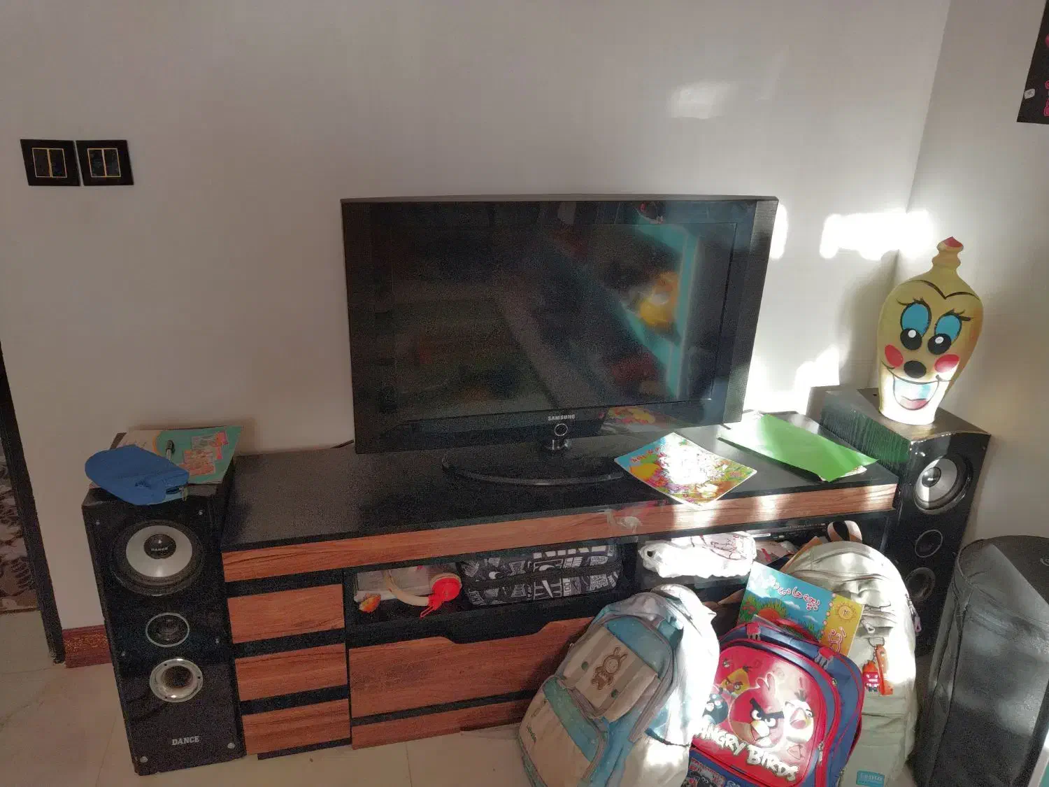 تلویزیون با میز وباند|تلویزیون و پروژکتور|ورامین, ورامین|دیوار