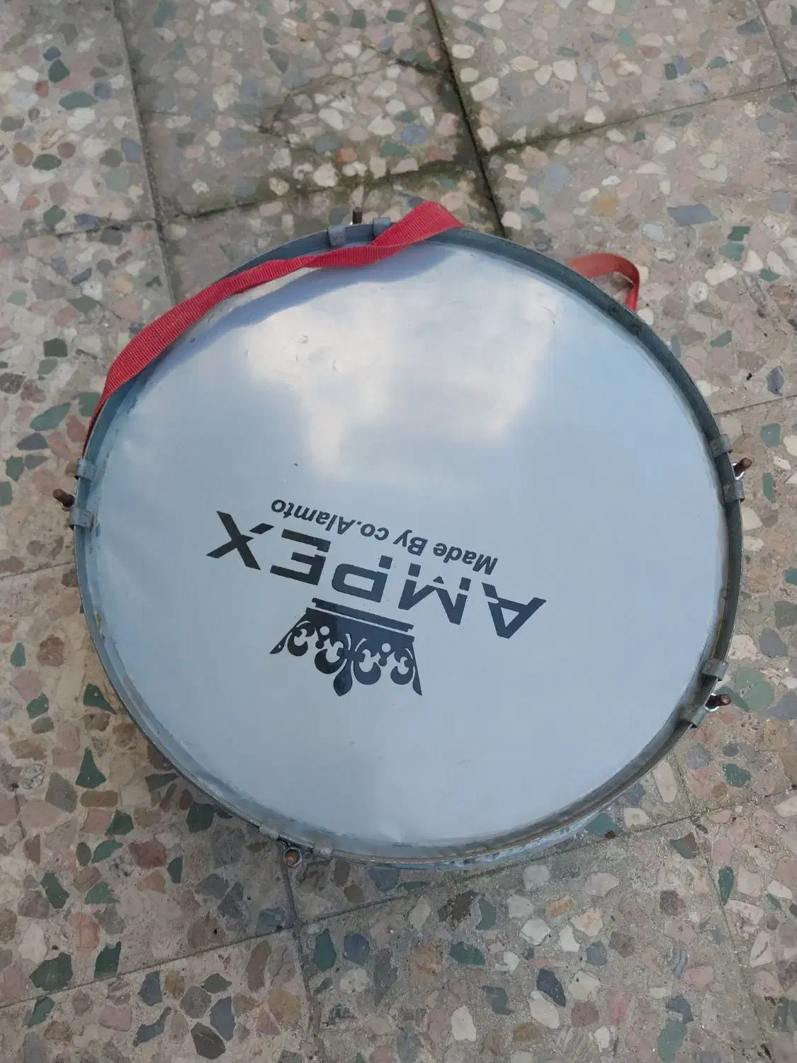 طبل سالم|درام و پرکاشن|رشت, حمیدیان|دیوار