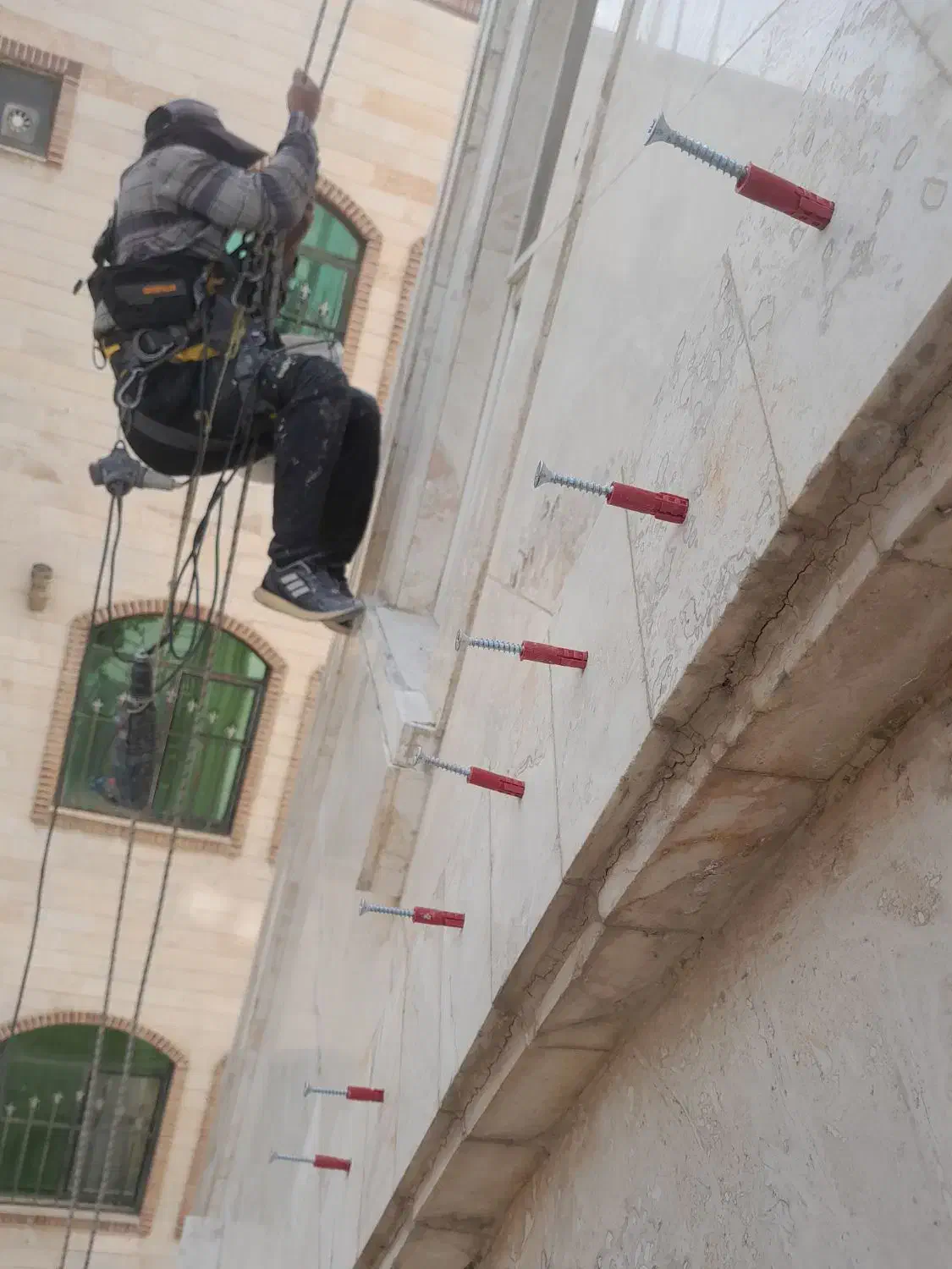 پیچ کردن نما پیچ ورولپلاک نماطنابکارارتفاع راپل|خدمات پیشه و مهارت|تهران, سبلان (لشگر)|دیوار