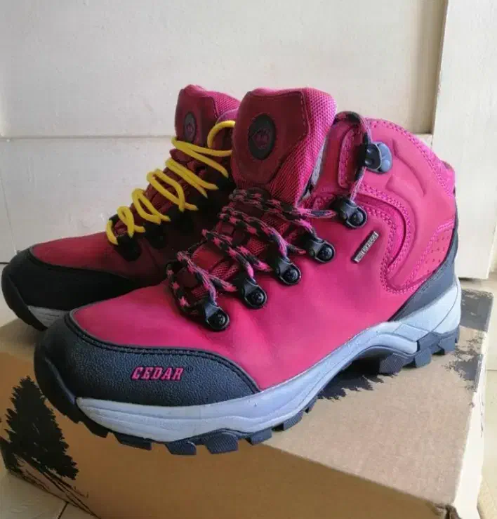 پوتین کوهنوردیCEDAR ضد آب اورجینال سایز۳۸|کوهنوردی و کمپینگ|کرج, عظیمیه|دیوار