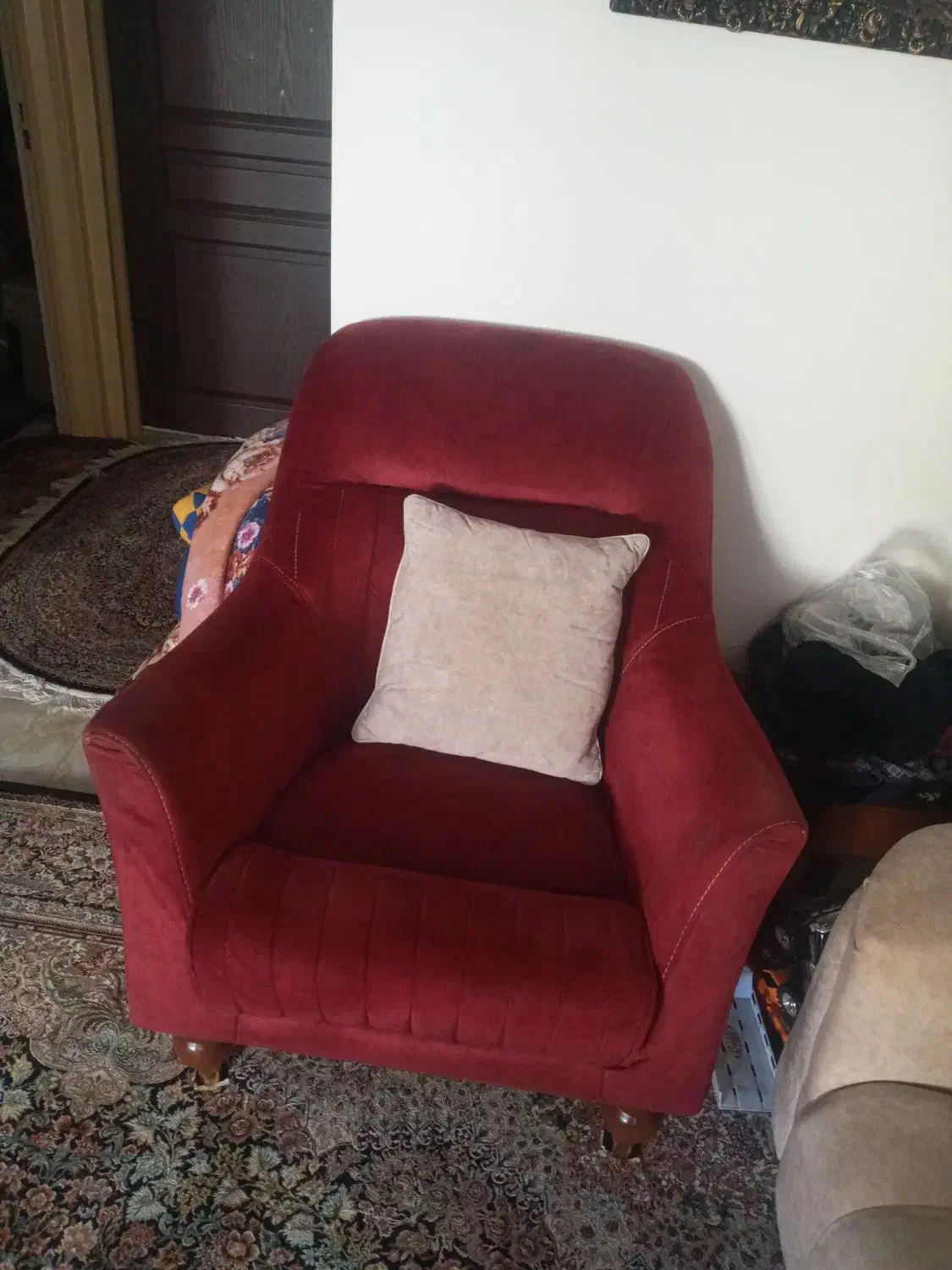 مبلمان کرم زرشکی|مبلمان خانگی و میز عسلی|پرند, فاز ۵|دیوار