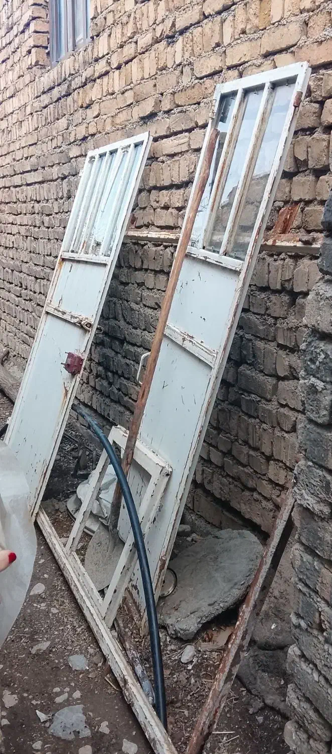 درب مغازه جنس خوب فقط رنگ شه.|مصالح و تجهیزات ساختمان|خاوه, |دیوار