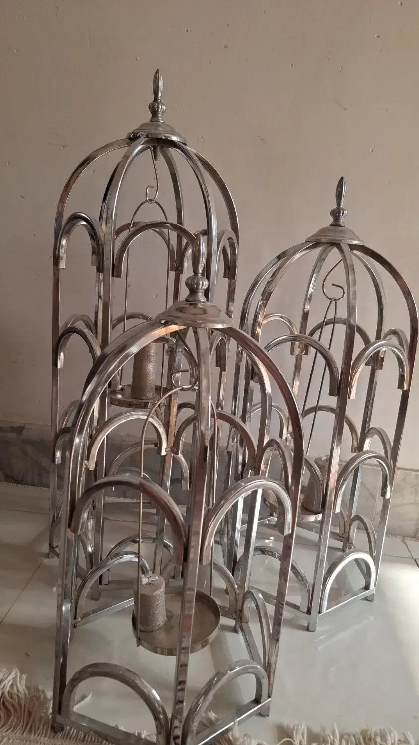 کنارسالنی|مجسمه، تندیس، ماکت|قائن, |دیوار