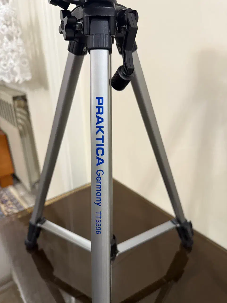 سه پایه دوربین|دوربین عکاسی و فیلم‌برداری|تهران, خواجه نصیر طوسی|دیوار