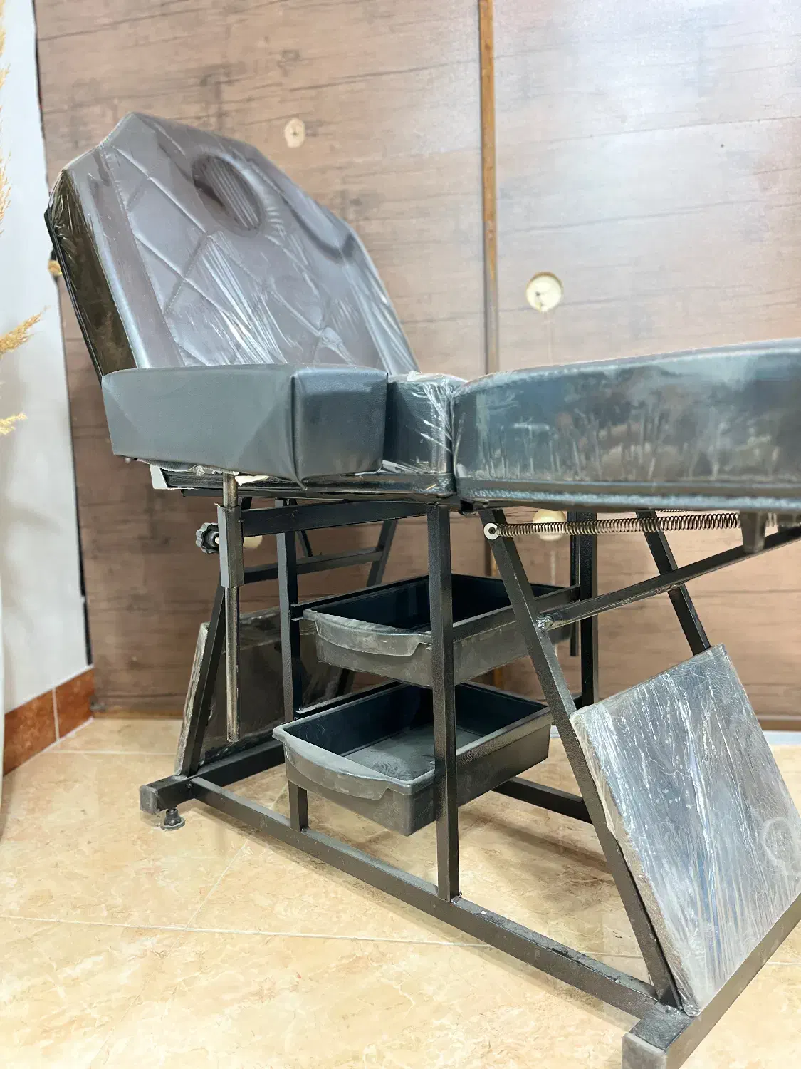 تخت صندلی شلف لاک صندلی پدیکور|آرایشگاه و سالنهای زیبایی|گنبد کاووس, |دیوار