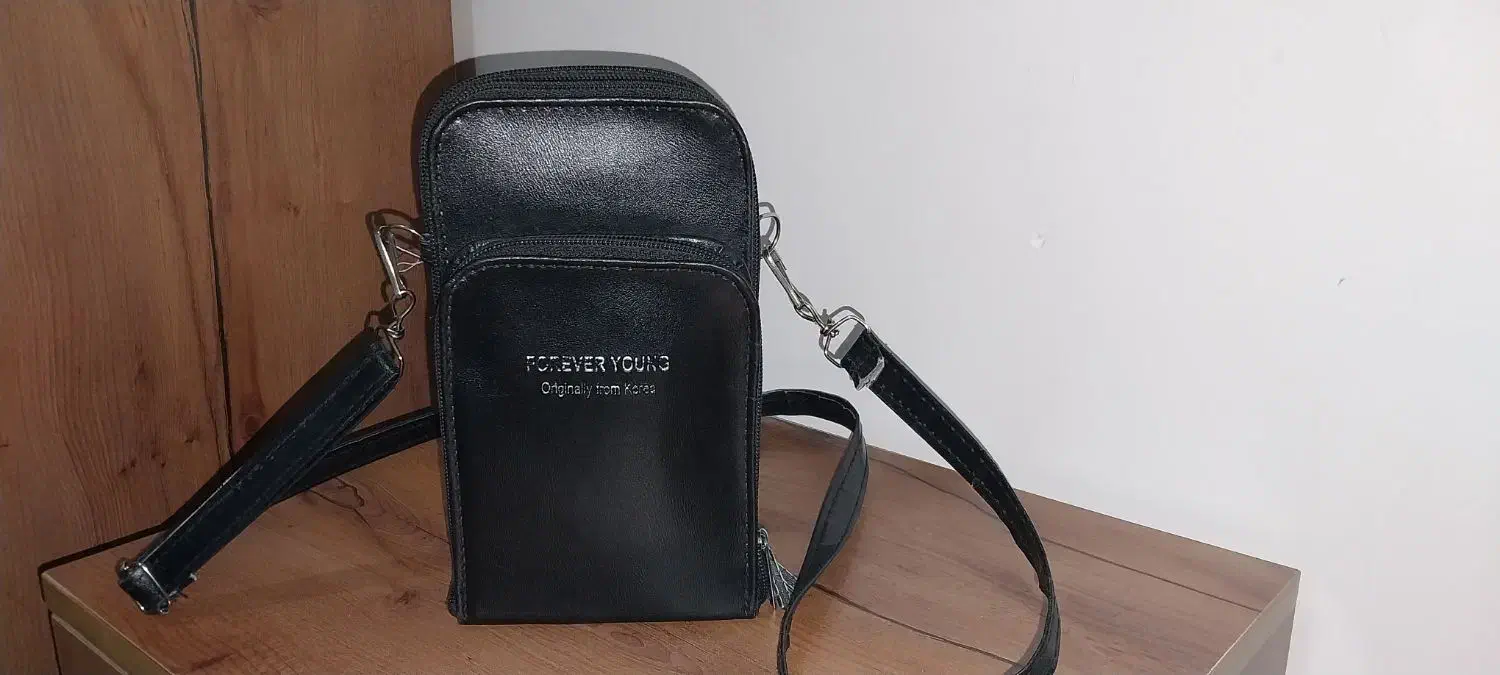 تعدادی کیف|کیف، کفش، کمربند|اراک, |دیوار