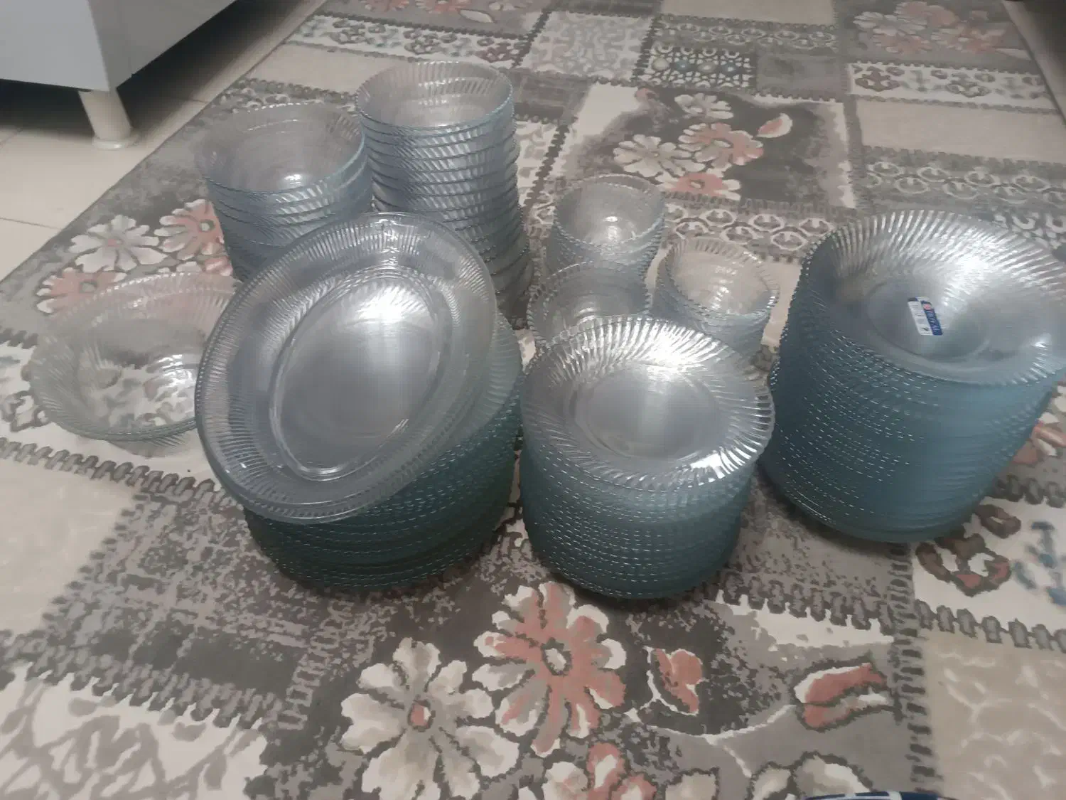 سرویس کریستال 30نفره و دوعدد سرویس پذیرایی دیگر|حراج|هشتگرد, شهرک وحدت|دیوار