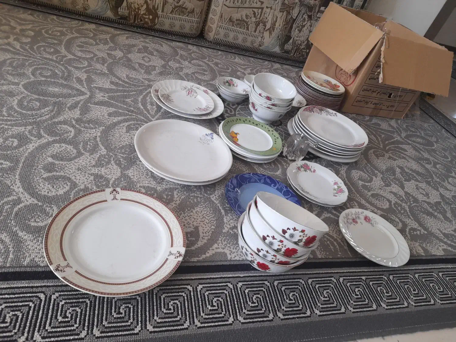 تعدادی ظرف چینی قدیمی گل قرمزی و مدلای متفاوت|ظروف سرو و پذیرایی|فولادشهر, مسکن مهر فولادشهر|دیوار