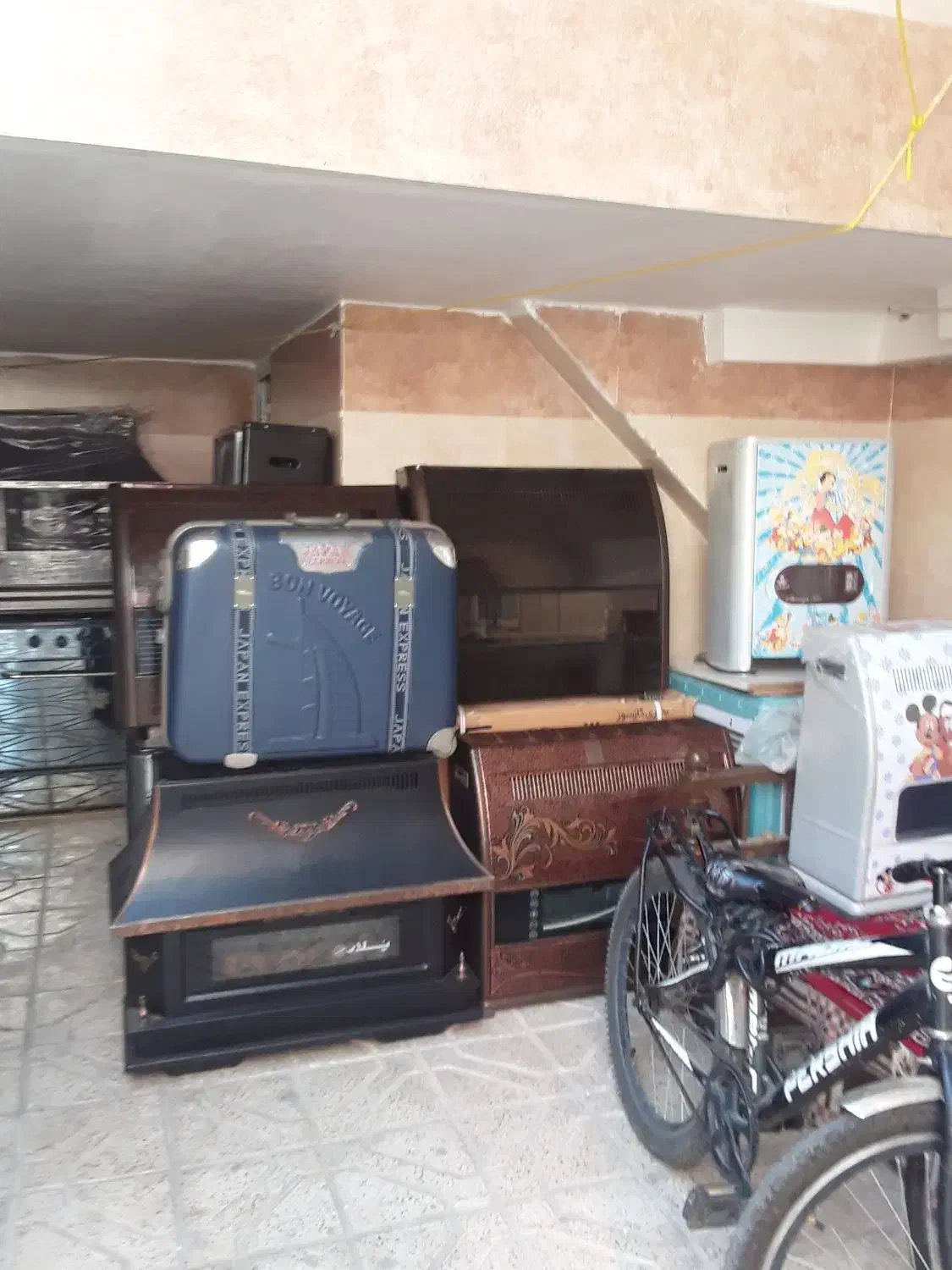 چمدان مسافرتی|کیف، کفش، کمربند|مشهد, شیرودی|دیوار