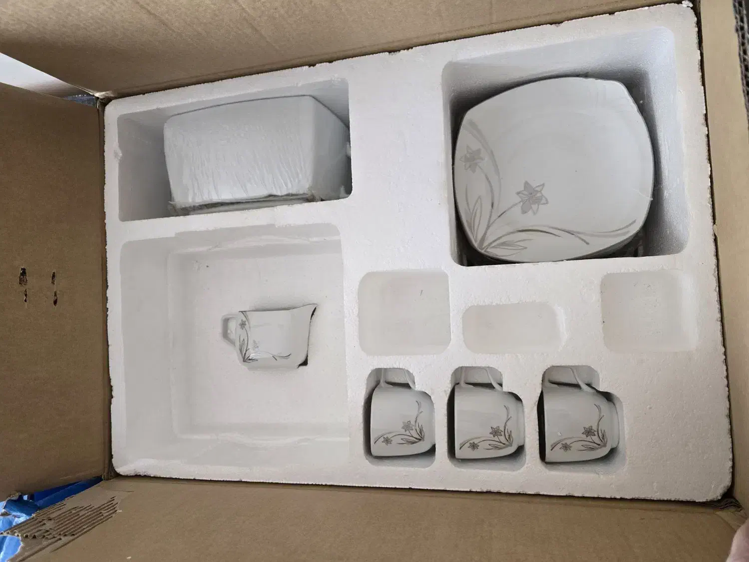 سرویس چینی ۱۲ نفره|ظروف سرو و پذیرایی|ارزوئیه, |دیوار