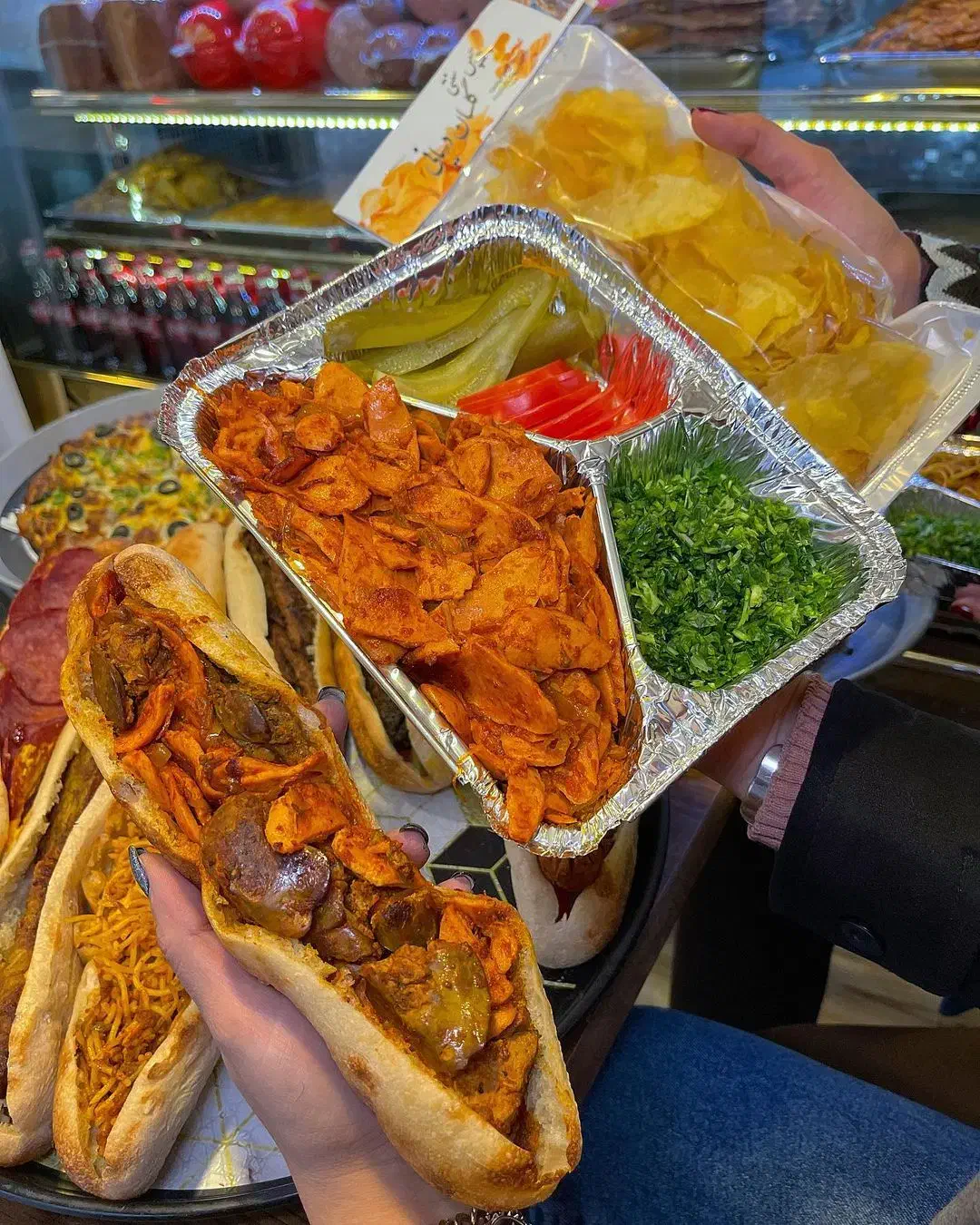 همکار آقا جهت کار در دکه ساندویچی نیازمندیم|استخدام خدمات فروشگاه و رستوران|سنقر, |دیوار