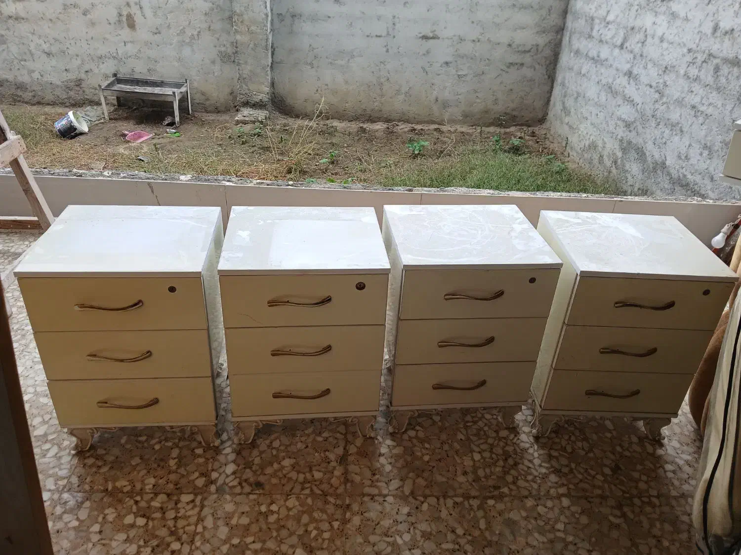 لوازم آرایشگاه|آرایشگاه و سالن‌های زیبایی|بابل, |دیوار