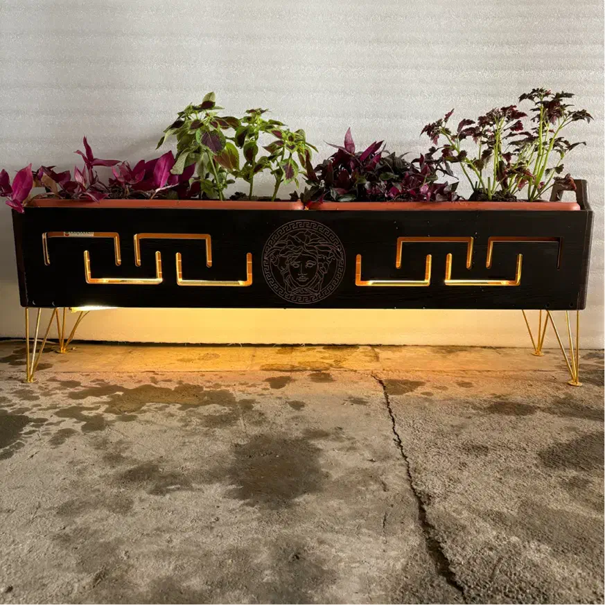 فلاور باکس چوبی/باکس گل چراغدار|گل و گیاه طبیعی|تهران, آذری|دیوار