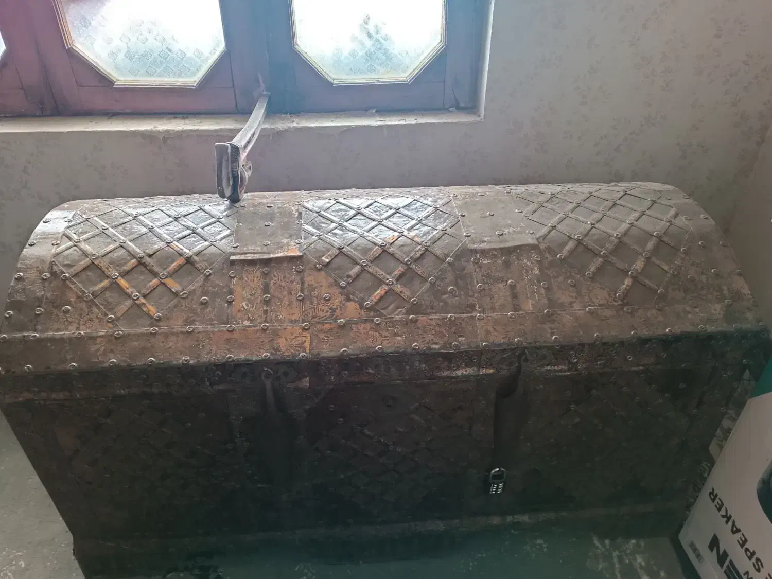 صندوقچه|کلکسیون اشیاء عتیقه|بهنمیر, |دیوار