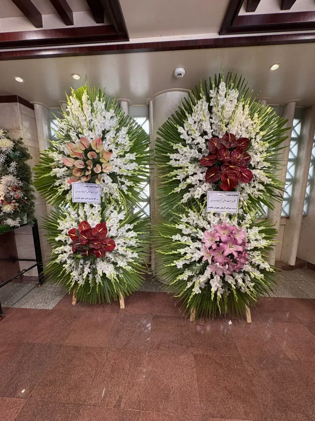 تاج گل فانتزی درباری ختم ترحیم|گل و گیاه طبیعی|تهران, شهرک محلاتی|دیوار