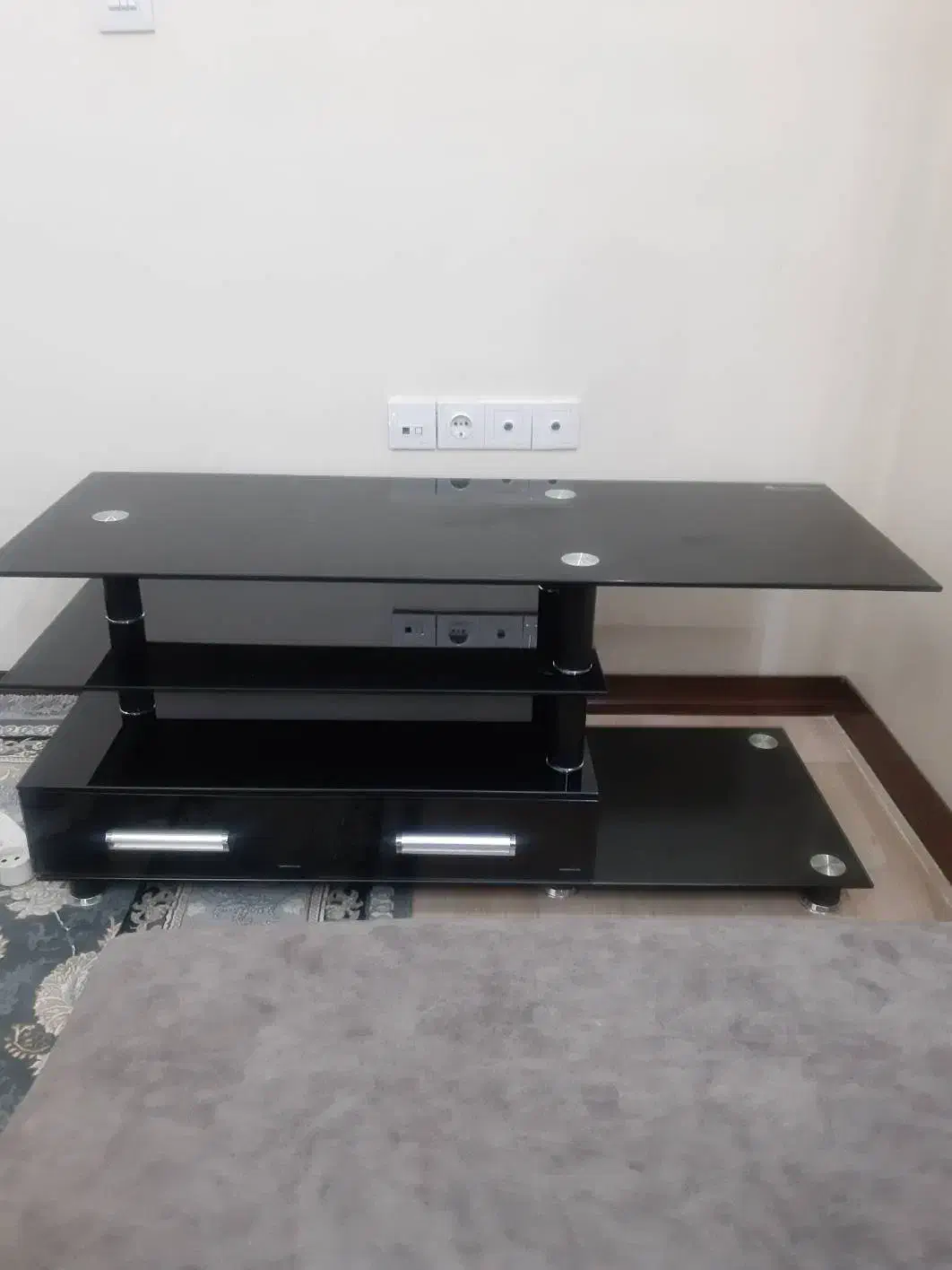 میز تلویزیون شیشه ای و تخت و کمد|میز تلویزیون|تهران, افسریه شمالی|دیوار